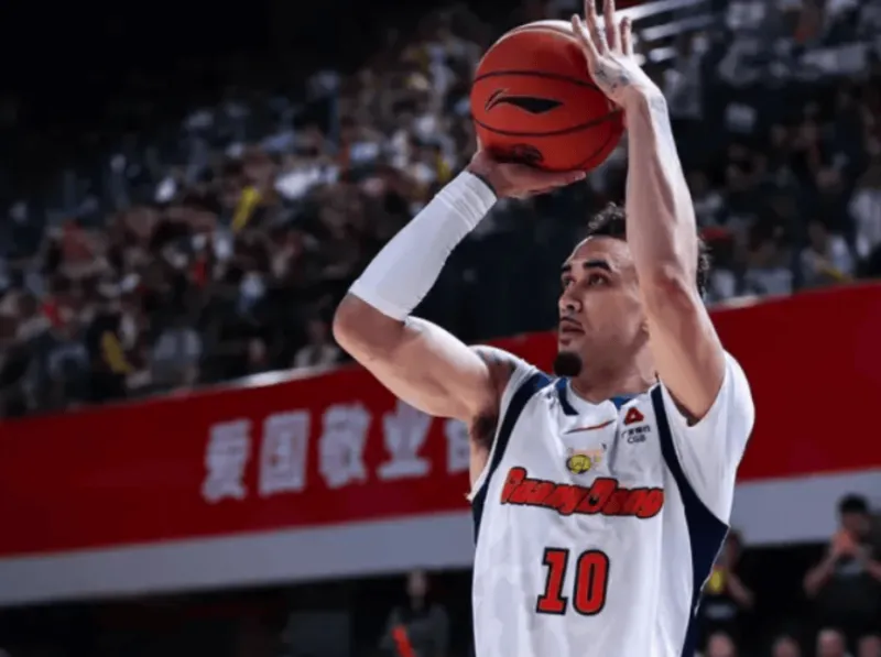 IM电竞app下载-奎因半场9投5中、三分4中3得到13分3篮板5助攻1抢断
